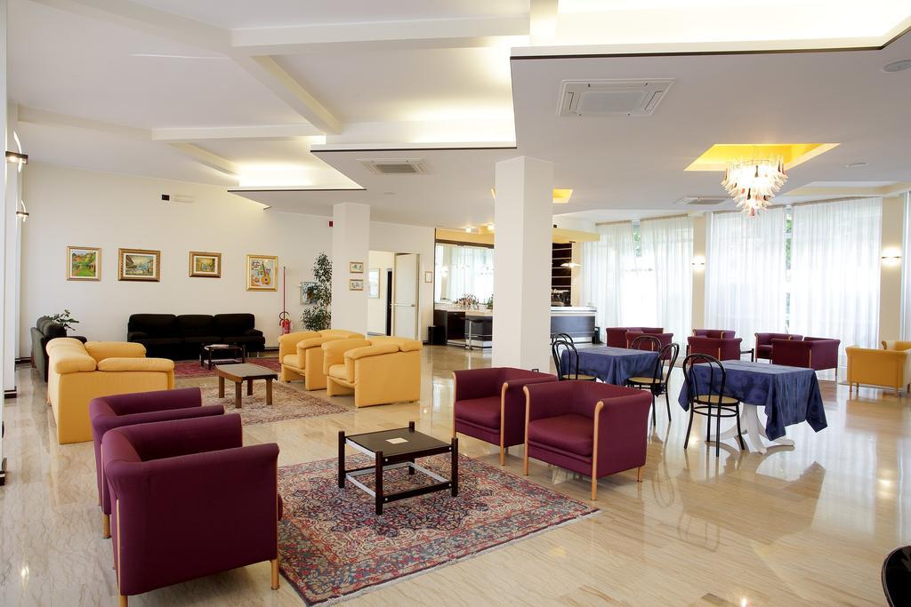Hotel President Alba Adriatica Eksteriør bilde